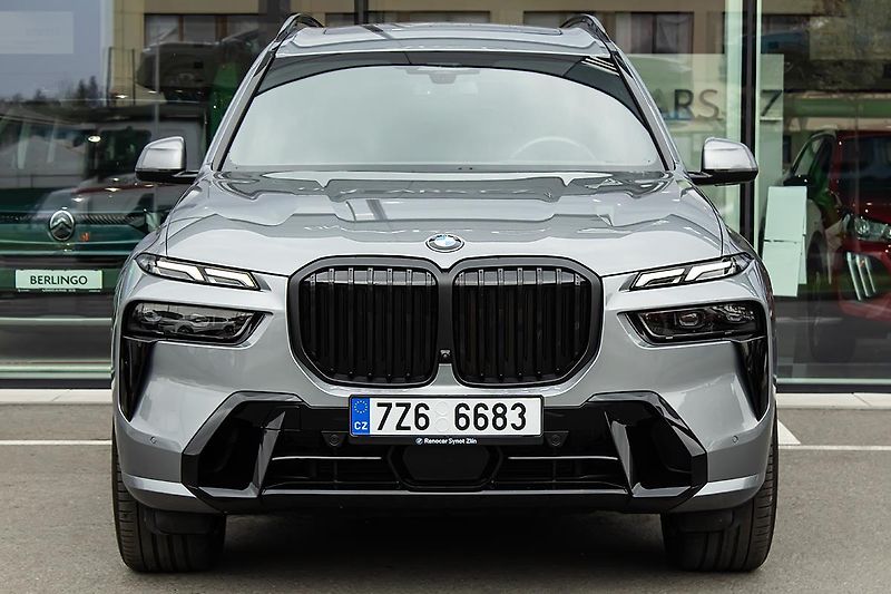 BMW X7 3,0   xDrive40d ČR MpaketHarma - fotka 2 z 32