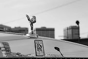 Soška Spirit of Ecstasy na snímku z roku 2019 pořízeném v ruském Novosibirsku.
