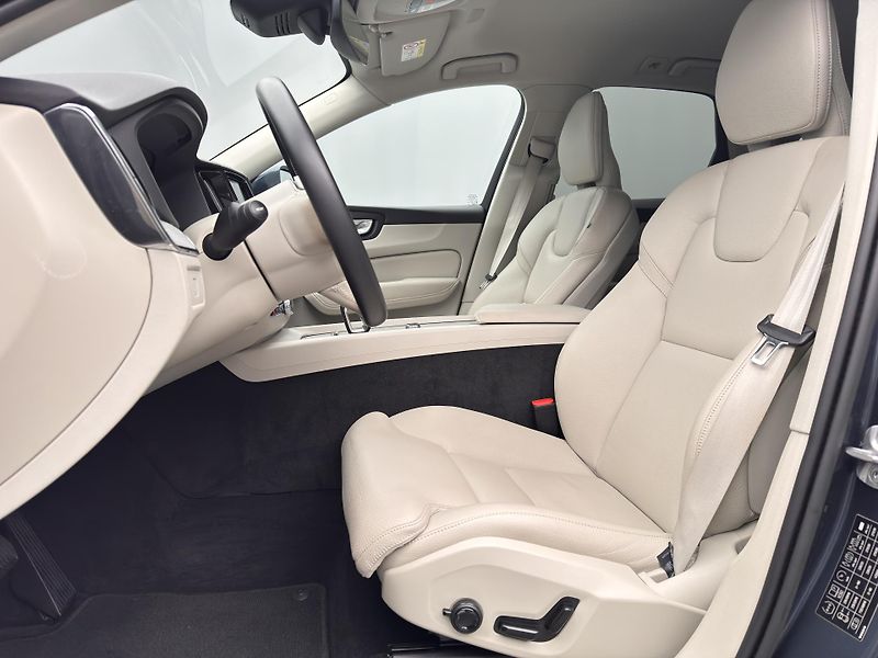 Volvo XC60 B4 AWD BRIGHT PLUS CZ 1.maj - fotka 4 z 51
