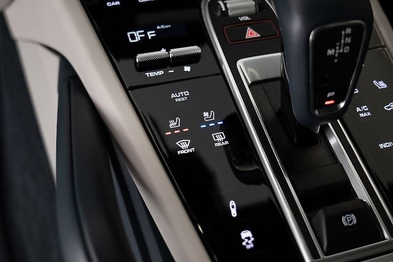 Porsche Cayenne E-Hybrid Platinum Edition/Bose - fotka 15 z 28