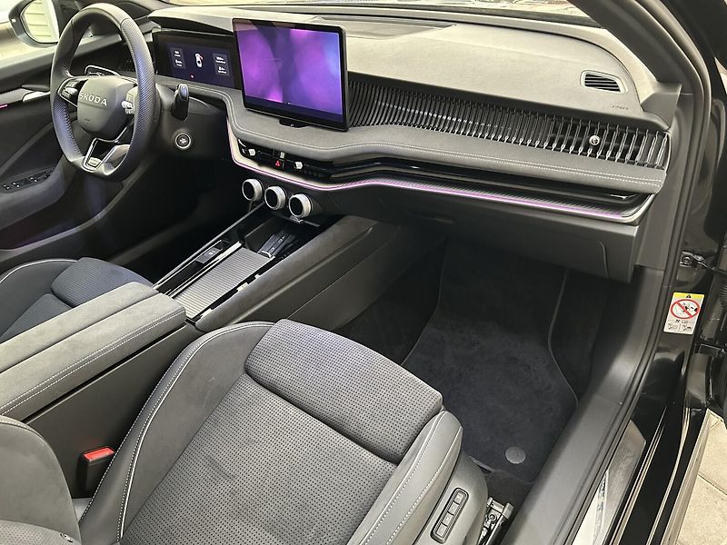 Škoda Superb 2.0 TDI SportLine - fotka 24 z 27