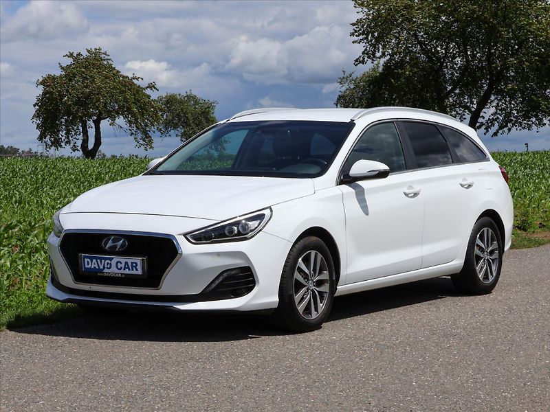 Hyundai i30 1.6 CRDi Automat CZ Style LED - fotka 3 z 37