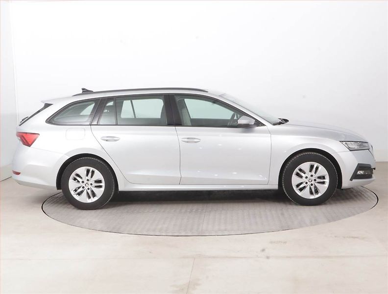 Škoda Octavia (2023) Ambition 2.0 TDI - fotka 6 z 15