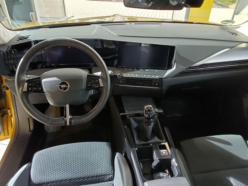 Opel Astra 1.2T 81KW 2023 - fotka 8 z 10