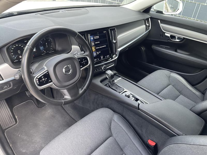 Volvo V90 (2019) 2.0 D4 140kW MOMENTUM - fotka 10 z 32
