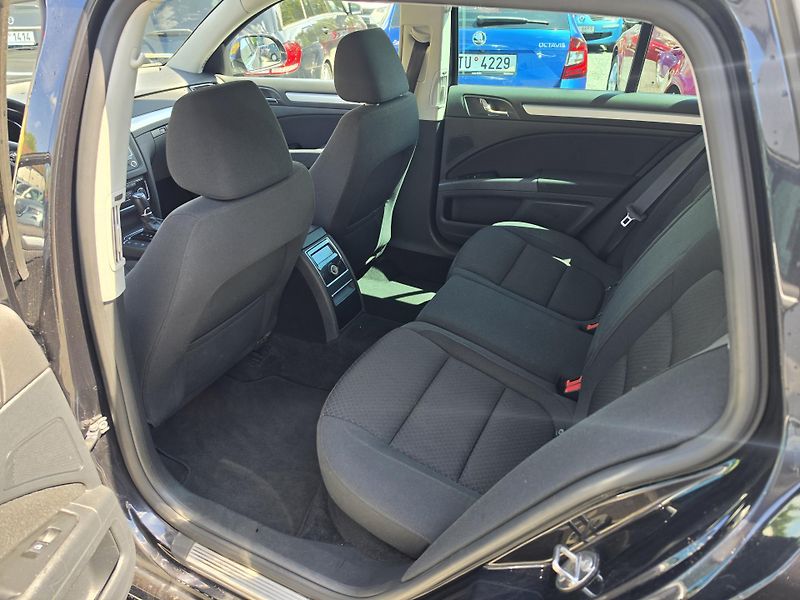 Škoda Superb 2.0 TDi DSG TZ Xenon - fotka 18 z 21