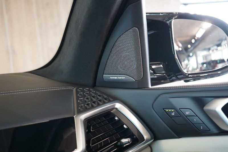 BMW X7 M60i xDrive, Masáž, Skylounge - fotka 43 z 50