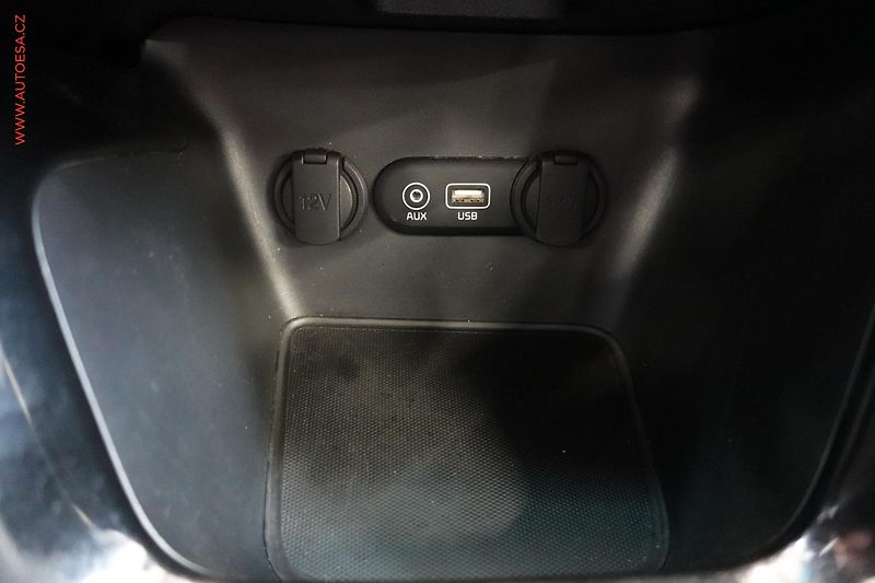 Kia Ceed (2016) 1.6CRDi, Navi, AC - fotka 21 z 23