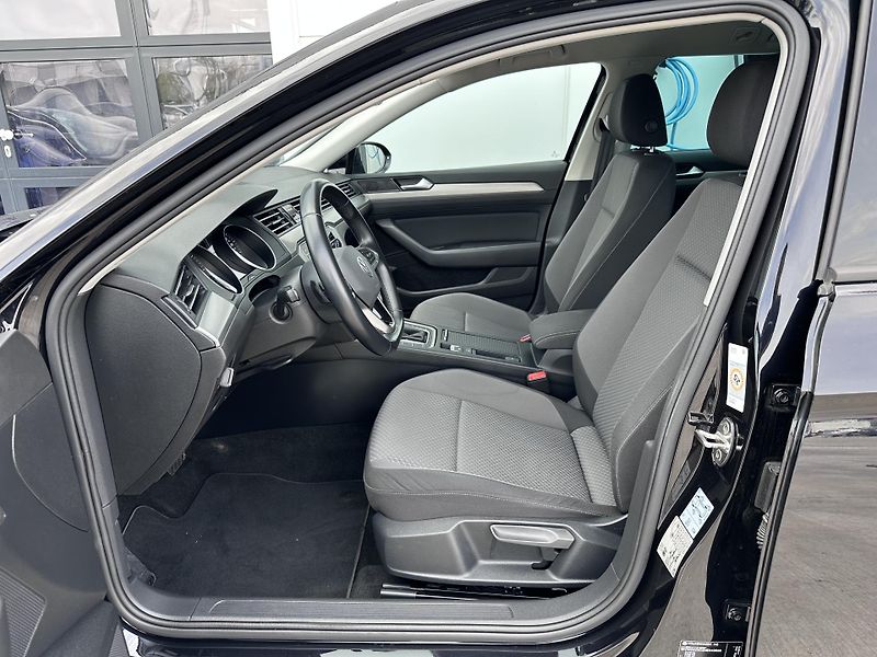 Volkswagen Passat 20TDI DSG Basic - fotka 7 z 21