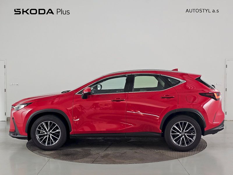 Lexus NX 350h (2023) 2.5HEV Comfort TOP - fotka 3 z 35