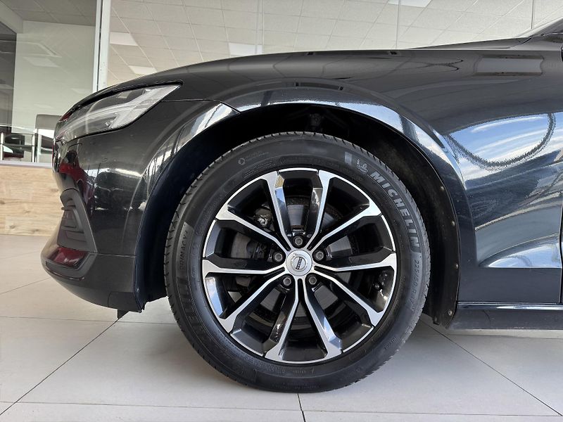 Volvo V60 B4 AUT*145kW*KeyLess*Tažné - fotka 30 z 31