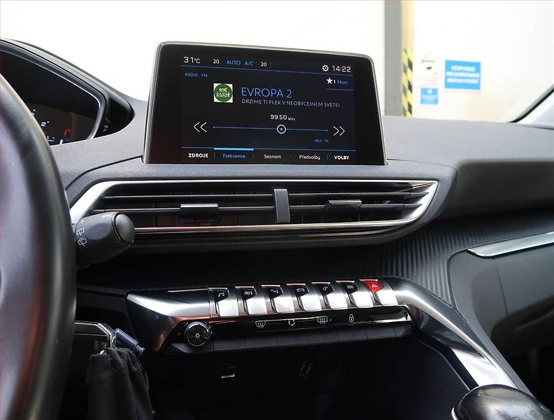 Peugeot 3008 (2017) 1.2 PureTech, Tempomat - fotka 12 z 19