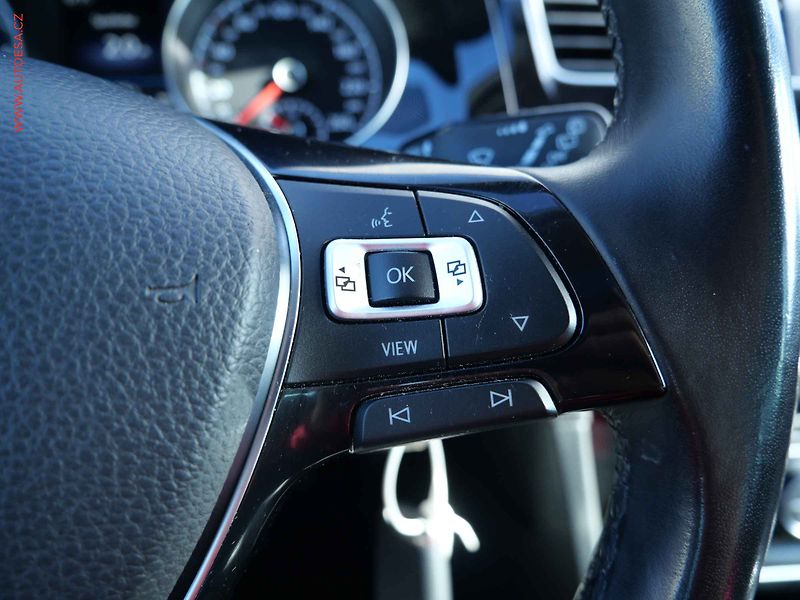 Volkswagen Golf (2020) 1.5 TSi, Highline, LED, panor - fotka 16 z 20