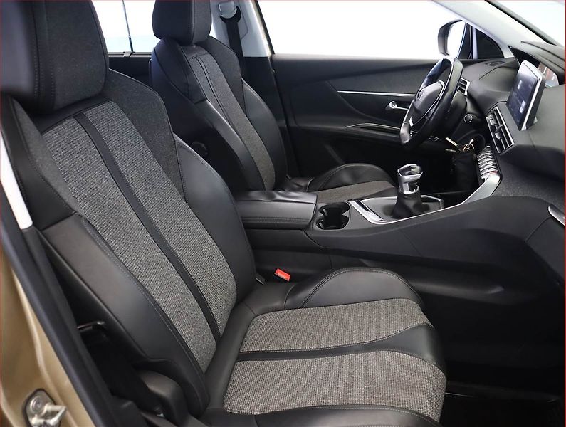 Peugeot 5008 (2018) Allure PureTech 130, 7 míst - fotka 7 z 20
