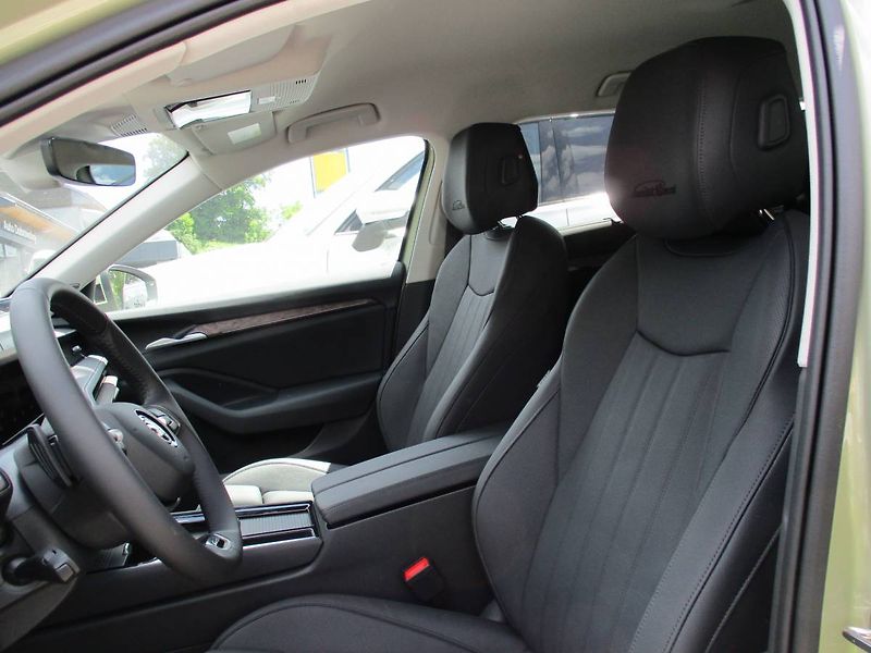 Škoda Superb Combi L&K 2,0TDI/110kW DSG7/P0 - fotka 8 z 15