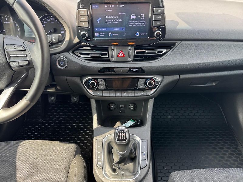 Hyundai i30 (2024) SMART 1.5T-GDI 118kW CZ DPH - fotka 10 z 11
