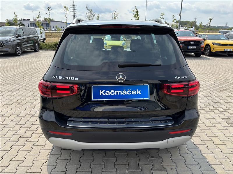 Mercedes-Benz GLB 2,0 200d 110kW 4Matic DCT - fotka 4 z 52