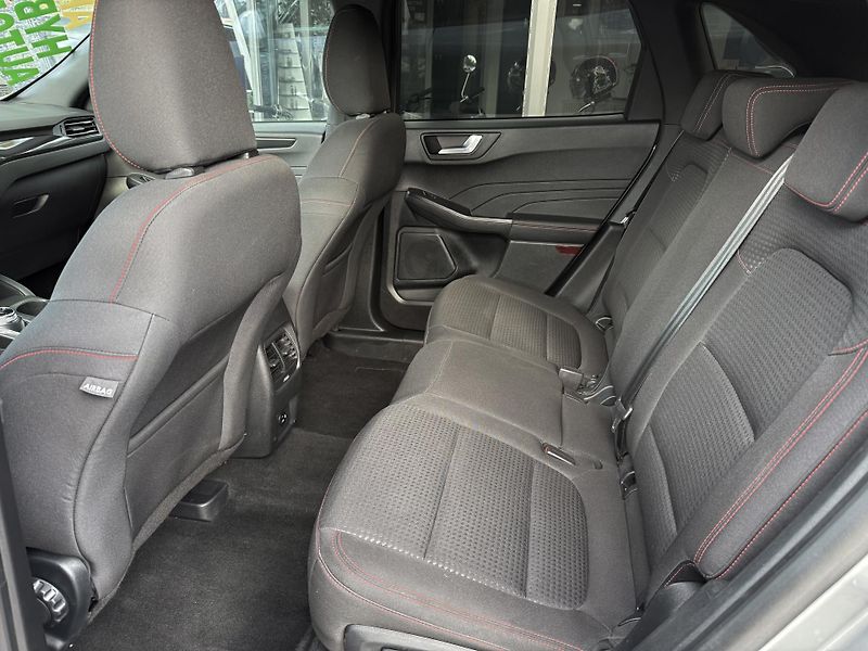 Ford Kuga 2,5 Duratec ST-Line Automat  - fotka 21 z 37