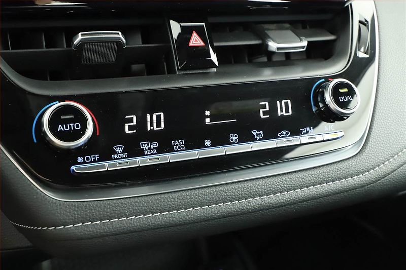 Toyota Corolla (2021) 1.8 Hybrid, Automat, ČR,1.maj - fotka 15 z 20