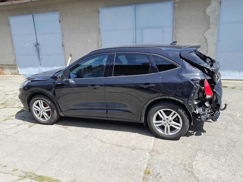Ford Kuga 2,5 PHVE ST Line - fotka 8 z 17