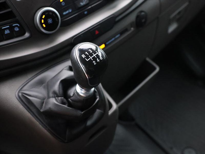 Ford Transit 2,0 EB 96kW L2 9-Míst CZ DPH - fotka 20 z 29