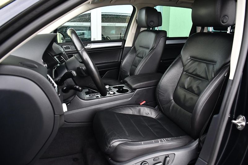 Volkswagen Touareg 3.0TDi V6 4M R-LINE TAŽNÉ ČR - fotka 14 z 44