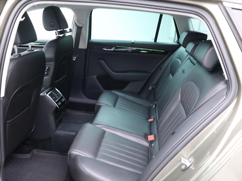 Škoda Superb 2.0 TSI 206kW DSG CZ L&K - fotka 15 z 37