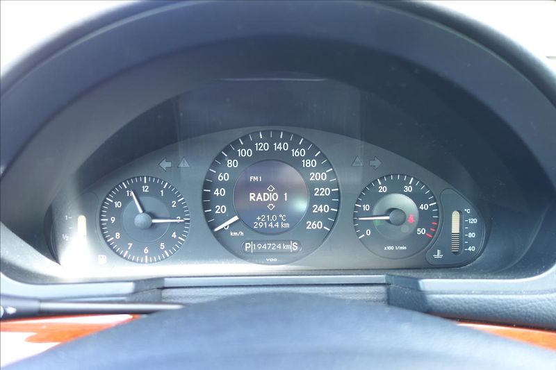 Mercedes-Benz Třídy E 280CDi,ČR,SERV.KN.,4MATIC. - fotka 29 z 48