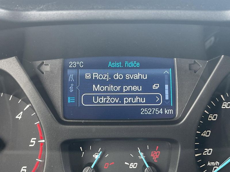 Ford Tourneo Custom (2014) L1 2.2 TDCi 114kW, Tažné - fotka 14 z 23