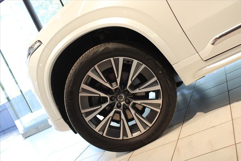 Volvo XC90 B5 AWD 173 kW Inscription Pole - fotka 33 z 36