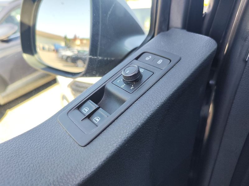 Volkswagen Caravelle 2.0 TDi/110kW Long ,DSG 8.míst - fotka 26 z 28