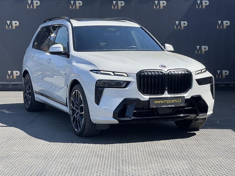 BMW X7 (2022) 40d 250kw M-Packet - fotka 3 z 60
