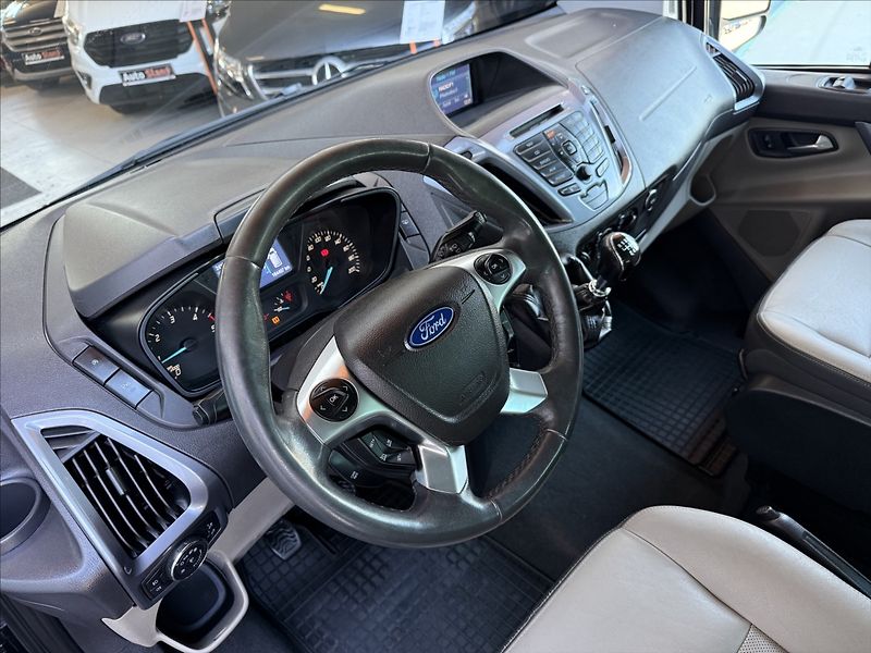 Ford Tourneo Custom 2,2 TitaniumX,114kW,po servisu - fotka 9 z 31