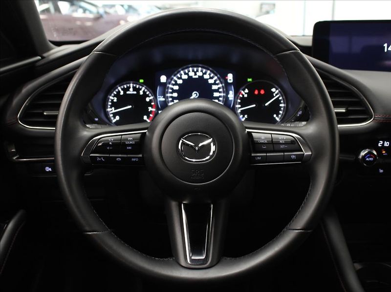 Mazda 3 2,5 G140 AT Homura 10tkm.ČR - fotka 9 z 26