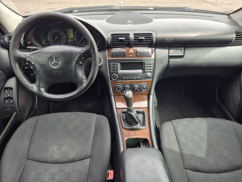 Mercedes-Benz Třídy C (2006) C220 CDi 110Kw sedan, Klima - fotka 11 z 21