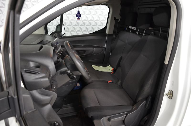Citroën Berlingo (2022) BHDI 102 L1 Plus 4d - fotka 11 z 14