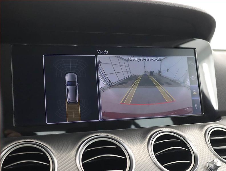 Mercedes-Benz Třídy E (2019) E 220 d - fotka 24 z 26