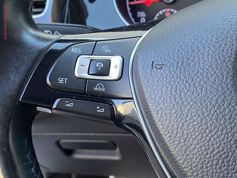 Volkswagen Golf (2019) 1.6TDi, Navi, LED - fotka 15 z 18