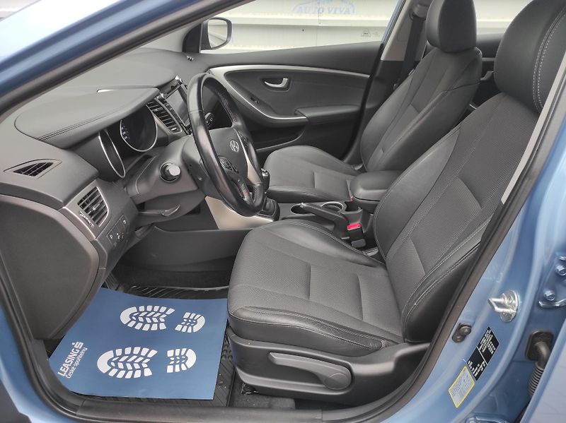 Hyundai i30 1.6 CRDI 94kw Trikolor - fotka 8 z 43