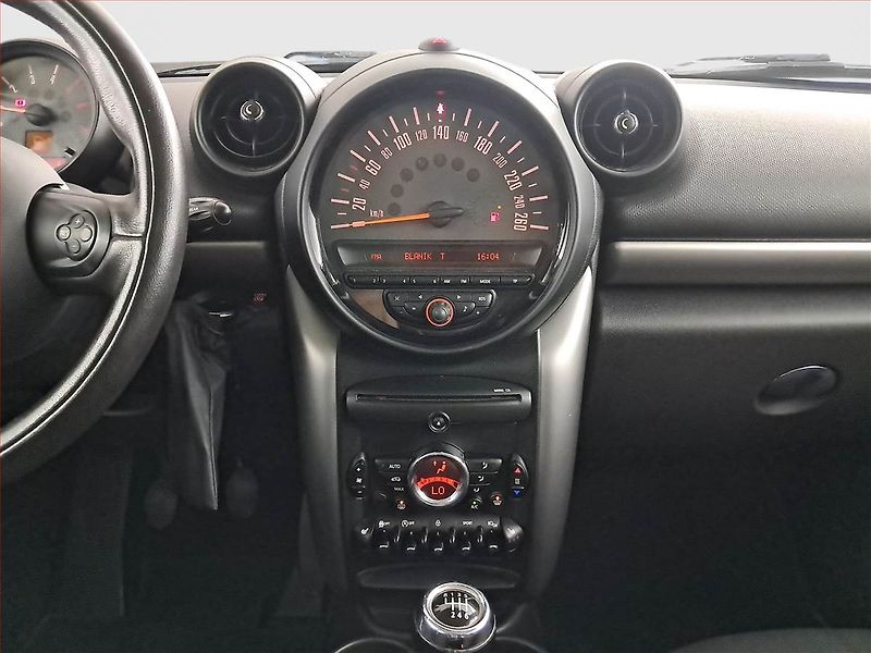Mini Countryman (2016) Cooper D ALL4, 4X4 - fotka 12 z 17