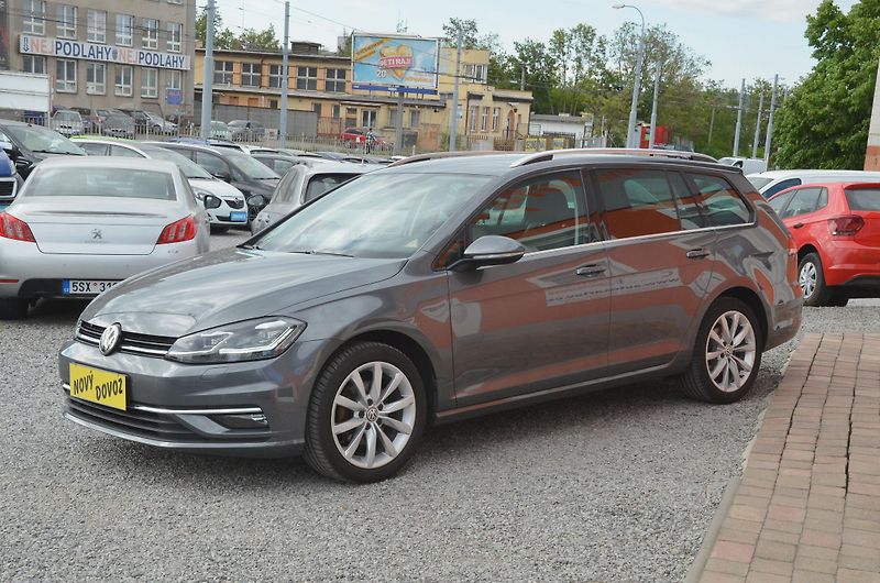 Volkswagen Golf (2017) 2.0 TDi 110kW HIGHLINE / LED - fotka 3 z 38