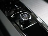 Volvo XC60 2,0 B4 AWD PLUS DARK 1. MAJ ČR - náhled 36