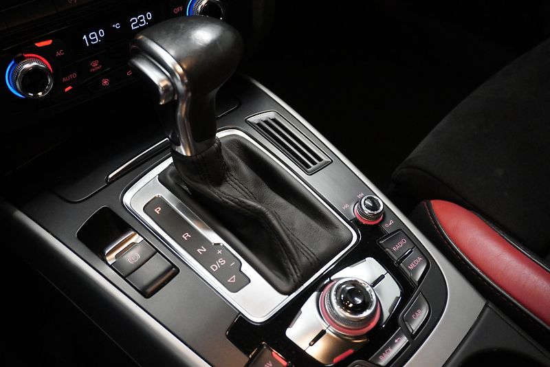 Audi A4 2.0 TFSI 162kW QUATTRO S-LINE - fotka 14 z 27