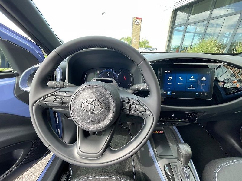 Toyota Aygo 1.5 Hybrid automat Style Smart - fotka 18 z 27