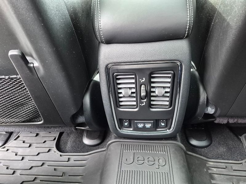 Jeep Grand Cherokee 3.0 CRD 4WD Overland - fotka 18 z 25