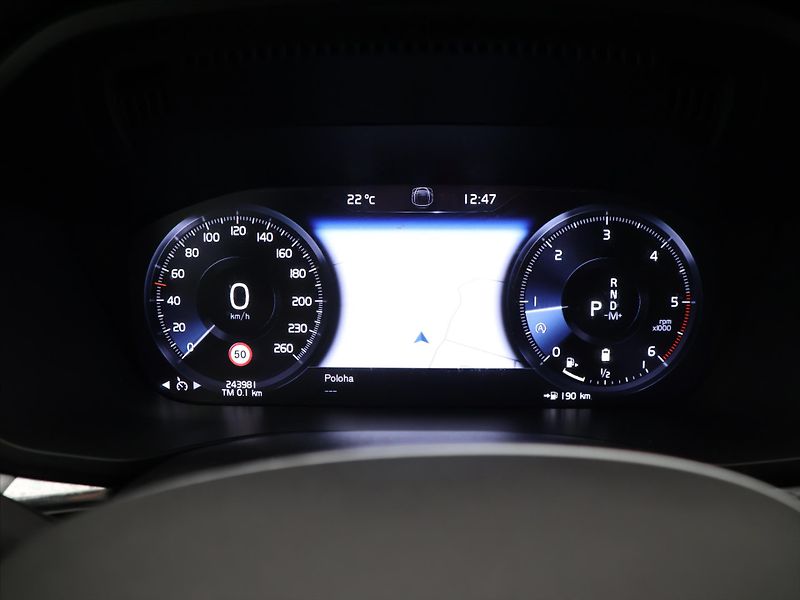 Volvo XC60 2,0 B4 Drive-E MomentumPro AWD - fotka 17 z 28