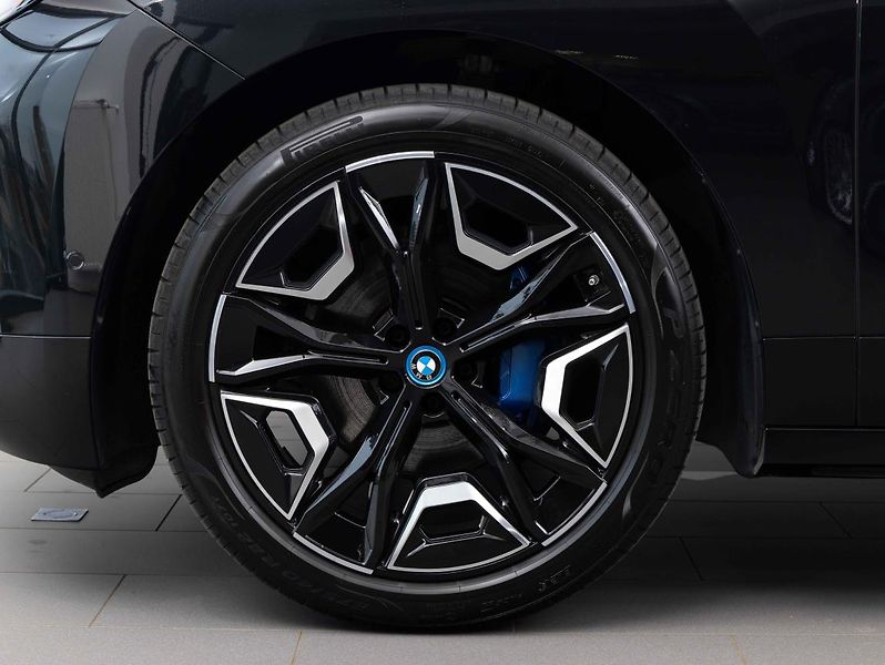 BMW iX xDrive40 - fotka 6 z 21