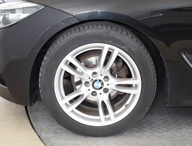 BMW Řada 3 (2018) 320d xDrive GT, 4X4, Automat - fotka 15 z 19