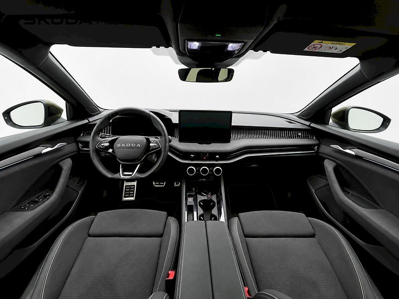 Škoda Superb (2025) COMBI Sportline TD 110 / 2.0 A - fotka 5 z 61