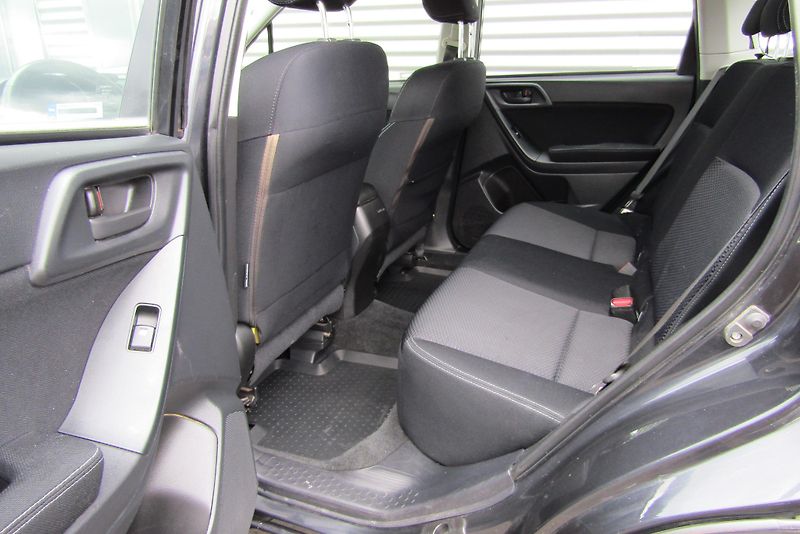 Subaru Forester (2014) 2,0D  6MT 1.maj.ČR plný servis - fotka 9 z 35